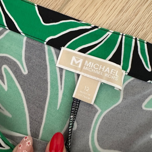 Green and Black Floral Skirt - Picture 4 of 4